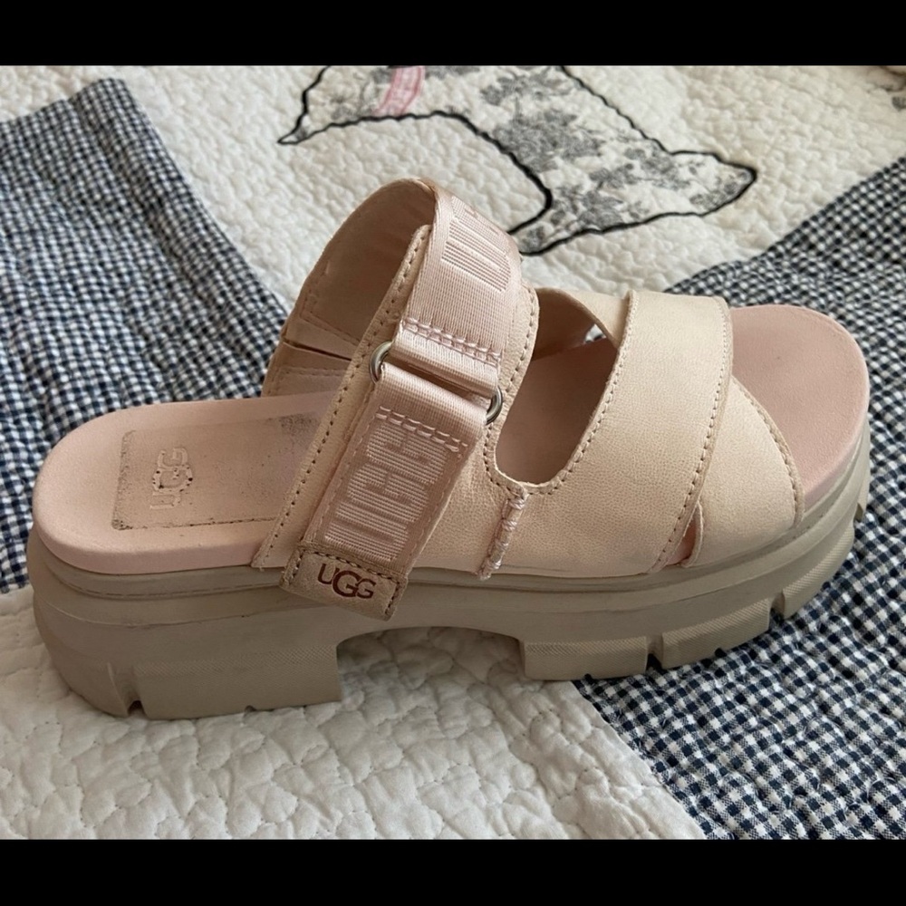 UGG Women’s Ashton Platform Slides - Picture 7 of 9